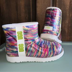 UGG - Classic Clear Mini Pixelate - NWOT - Size 4